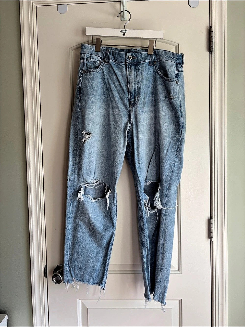 American Eagle AE Strigid Ripped Mom Jean Straight Leg Jeans Waist 16 Blue